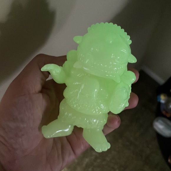 Crazy Kaiju Cheeseburger Vinyl Toy from Bad Teeth Comics & Double Haunt - GID - Picture 2 of 6